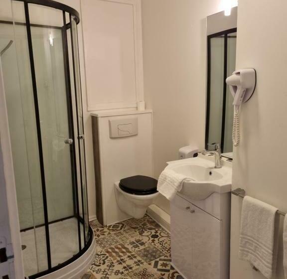 غرفة عائلية, Cafe De La Gare