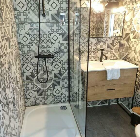 غرفة قياسية, Cafe De La Gare