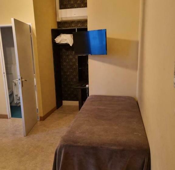 غرفة قياسية ثلاثية, Cafe De La Gare