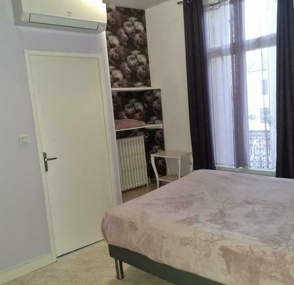 غرفة قياسية, Cafe De La Gare