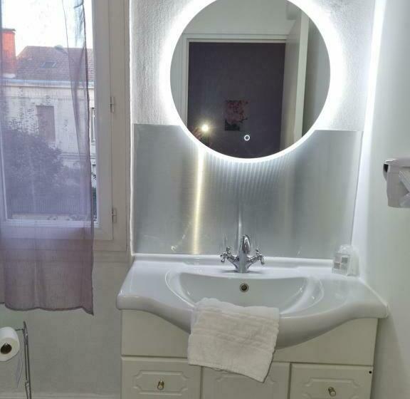 غرفة قياسية, Cafe De La Gare