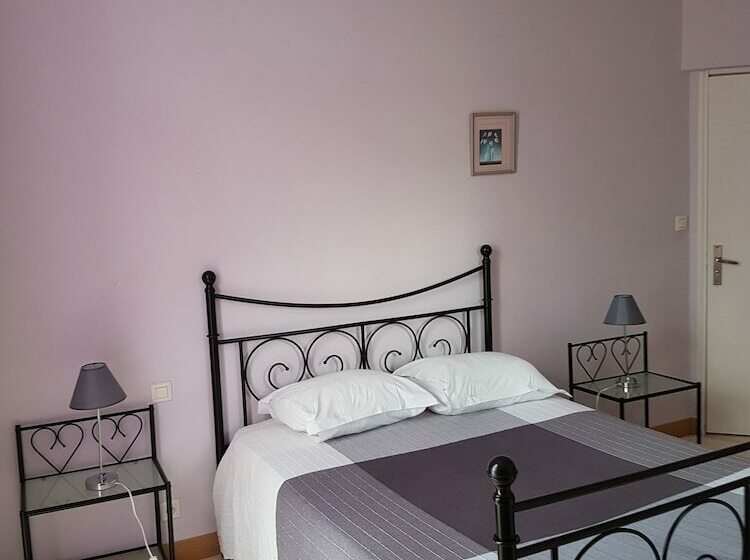 غرفة قياسية, Cafe De La Gare