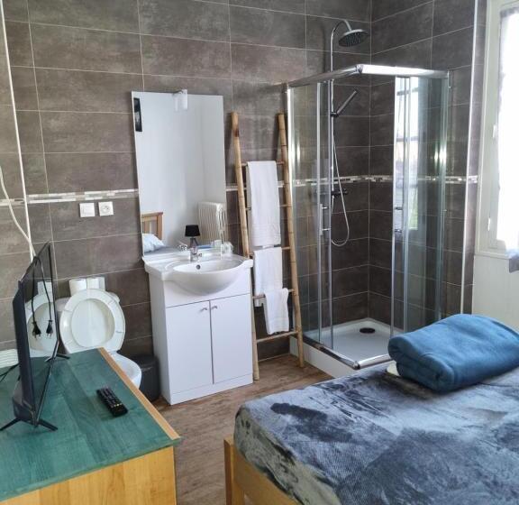 غرفة قياسية فردية, Cafe De La Gare