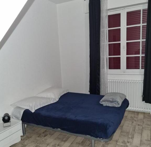 غرفة قياسية فردية, Cafe De La Gare