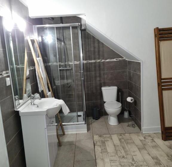 غرفة قياسية فردية, Cafe De La Gare