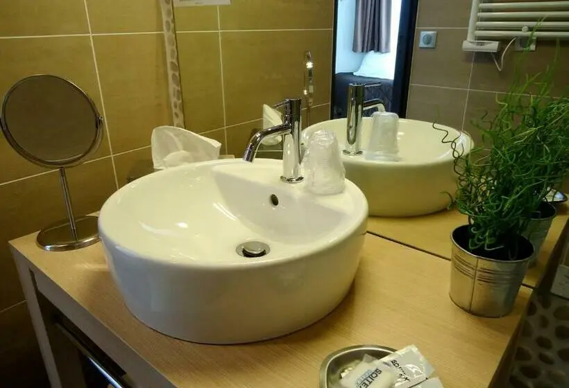 Standard-huone, Chantereyne
