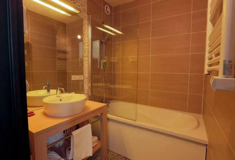 Standard Kolmen Hengen Huone, Chantereyne