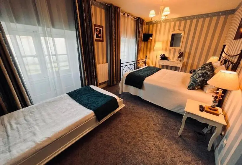 Standard Kolmen Hengen Huone, Chateau De Chicamour