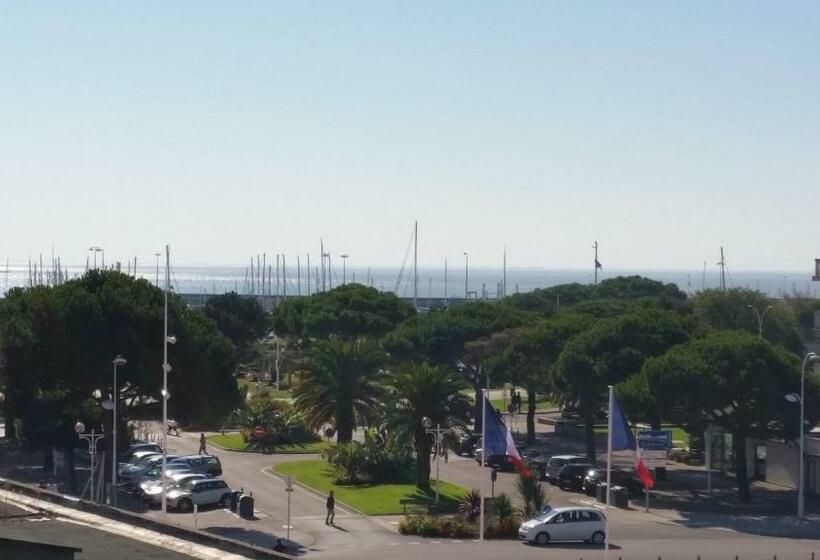 Четырехместный Номер Стандарт, Crystal