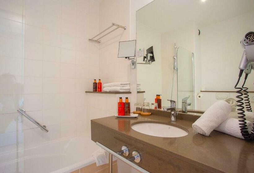 חדר סטנדרט עם מרפסת ונוף לגינה, De La Pyramide