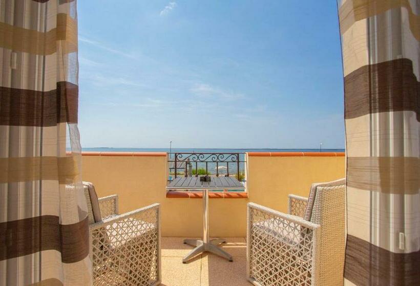 חדר סטנדרט נוף לאגם, De La Pyramide