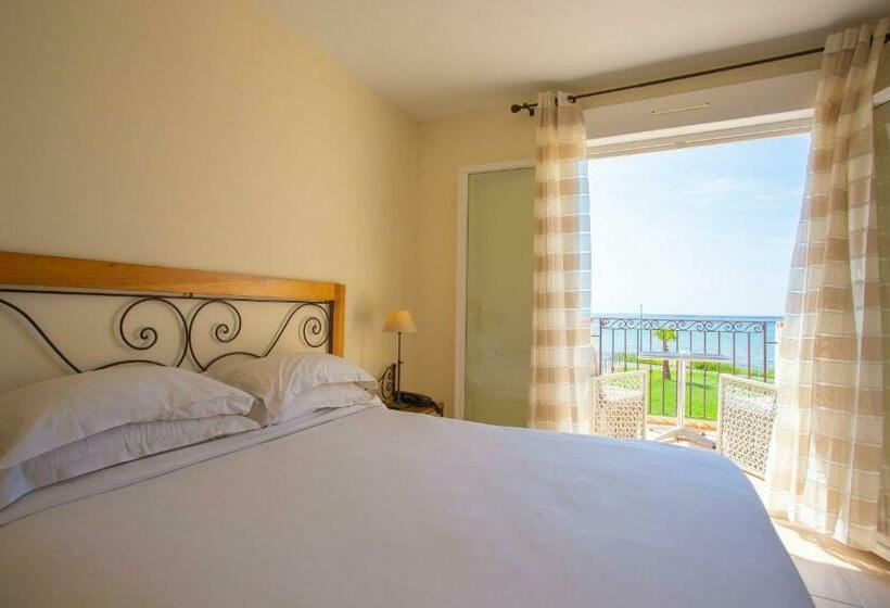 חדר סטנדרט נוף לאגם, De La Pyramide