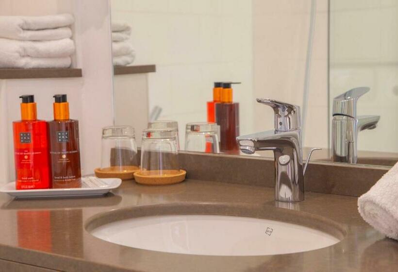 חדר סטנדרט נוף לאגם, De La Pyramide