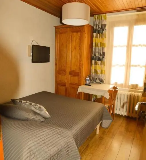 Standard Yhden Hengen Huone, Du Clocher