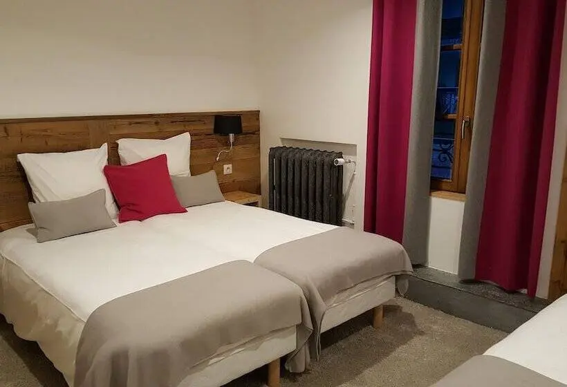 Standard Kolmen Hengen Huone, Du Clocher