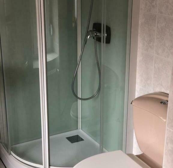 Pokój Czteroosobowy Standard, Enzo Hotels Neufchâteau By Kyriad Direct