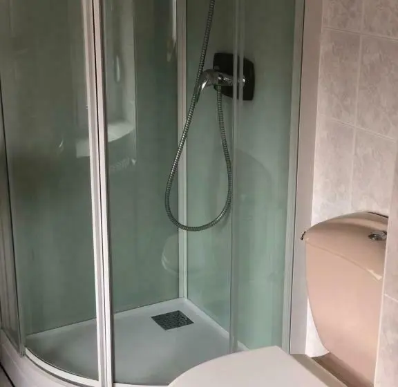 スタンダード4人部屋, Enzo Hotels Neufchâteau By Kyriad Direct