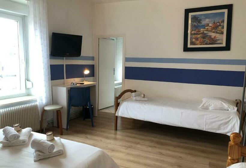 Pokój Czteroosobowy Standard, Enzo Hotels Neufchâteau By Kyriad Direct