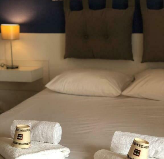Четырехместный Номер Стандарт, Enzo Hotels Neufchâteau By Kyriad Direct