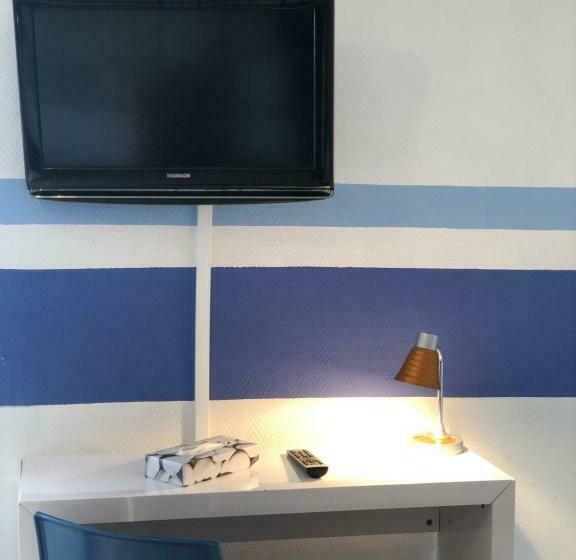 Pokój Czteroosobowy Standard, Enzo Hotels Neufchâteau By Kyriad Direct