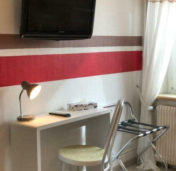 Pokój Czteroosobowy Standard, Enzo Hotels Neufchâteau By Kyriad Direct