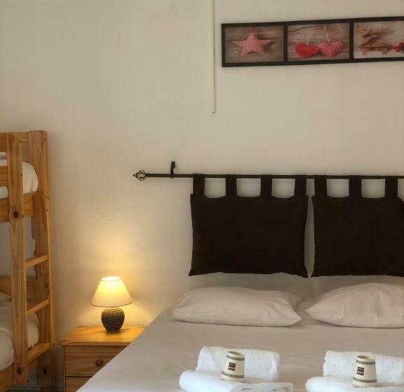 Pokój Czteroosobowy Standard, Enzo Hotels Neufchâteau By Kyriad Direct