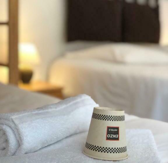 Pokój Czteroosobowy Standard, Enzo Hotels Neufchâteau By Kyriad Direct