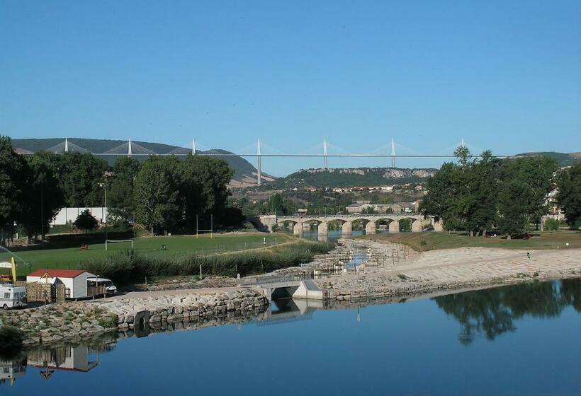 חדר משפחתי, Tempo Hôtel