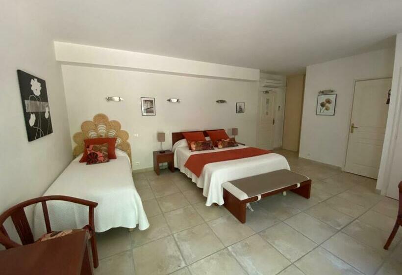 חדר סטנדרט לשלושה, Bon Encontre