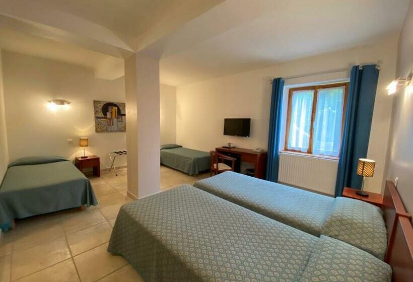 חדר סטנדרט לארבעה, Bon Encontre