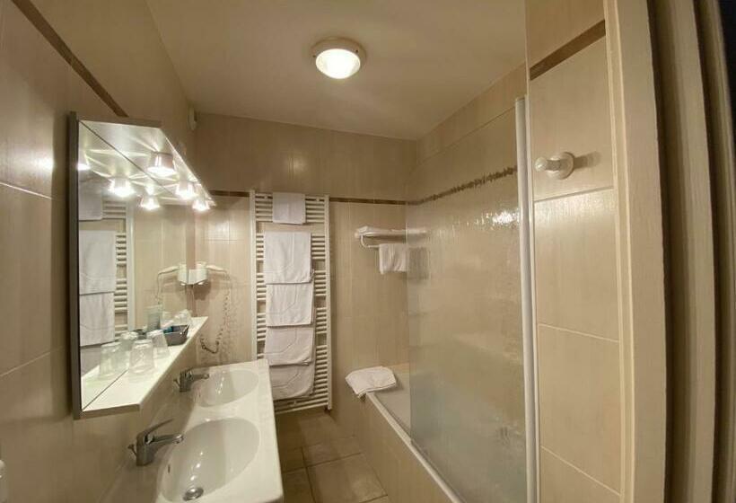 חדר סטנדרט לארבעה, Bon Encontre