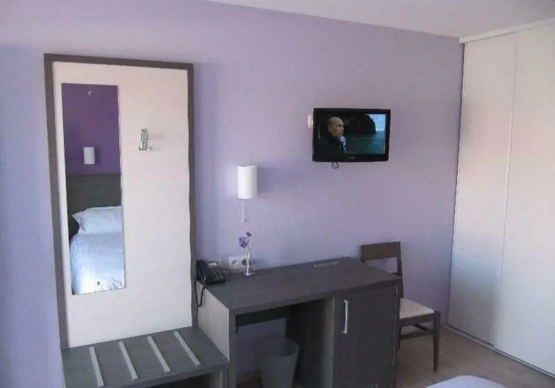 Standard Kolmen Hengen Huone, Hôtel Cantal Cottages