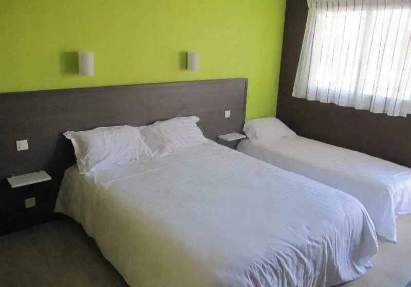 Standard Kolmen Hengen Huone, Hôtel Cantal Cottages