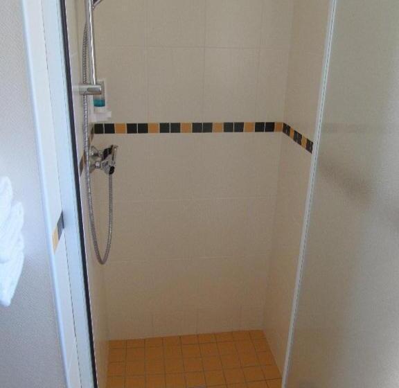 غرفة قياسية ثلاثية, Hôtel Cantal Cottages