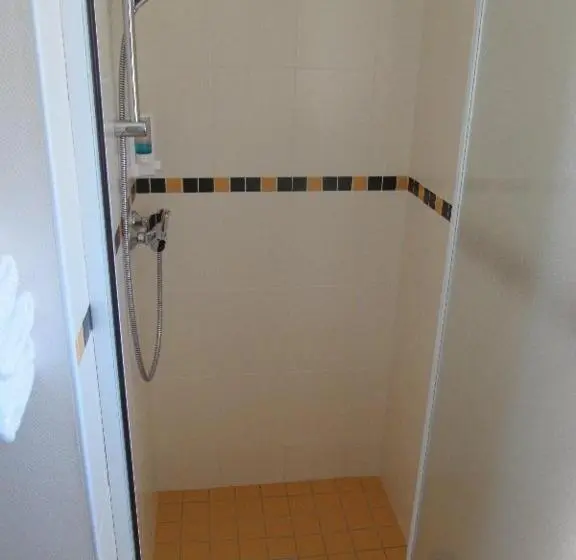 Standard Kolmen Hengen Huone, Hôtel Cantal Cottages