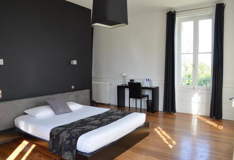 جناح, Hôtel Château La Chèze   Bordeaux Floirac