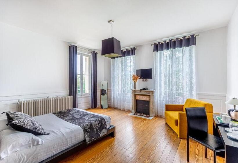 جناح, Hôtel Château La Chèze   Bordeaux Floirac