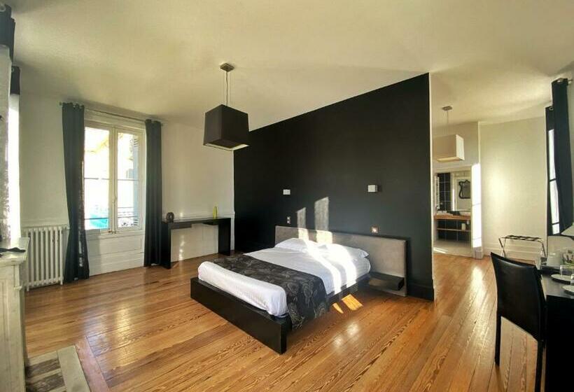 جناح, Hôtel Château La Chèze   Bordeaux Floirac