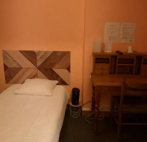 Economy Yhden Hengen Huone, Hôtel Le Memphis