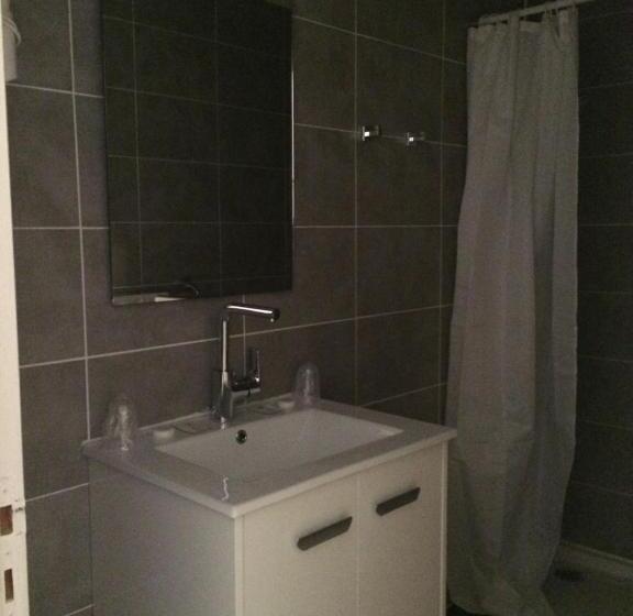 חדר סטנדרט לשלושה, Hôtel Restaurant Le Provençal