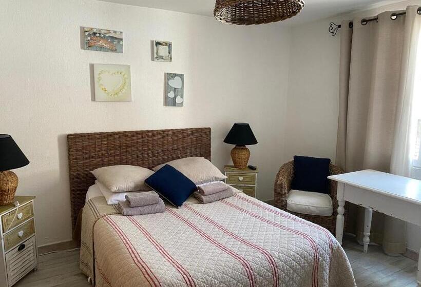 חדר סטנדרט לשלושה, Hôtel Restaurant Le Provençal