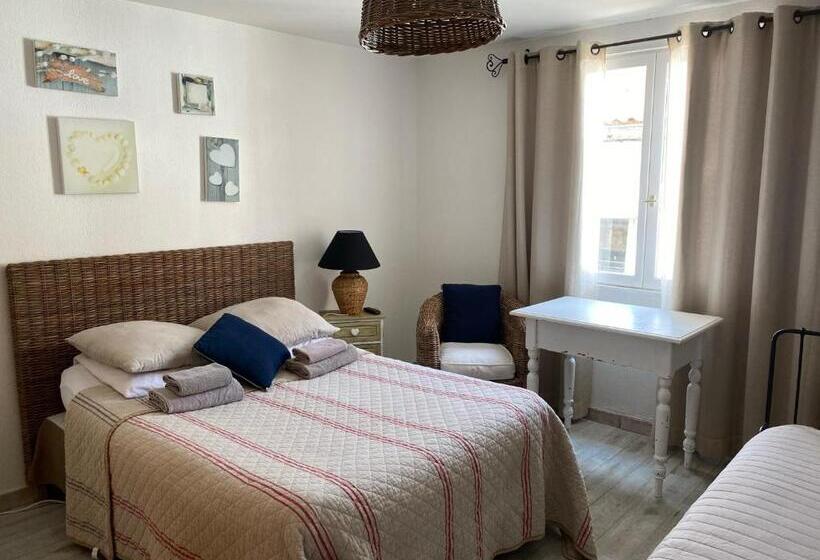 Номер Стандарт Трехместный, Hôtel Restaurant Le Provençal