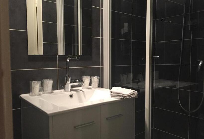 חדר משפחתי, Hôtel Restaurant Le Provençal