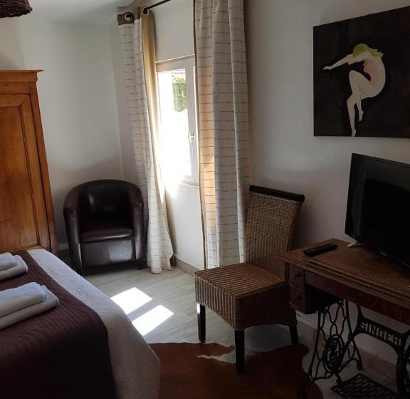 חדר משפחתי, Hôtel Restaurant Le Provençal