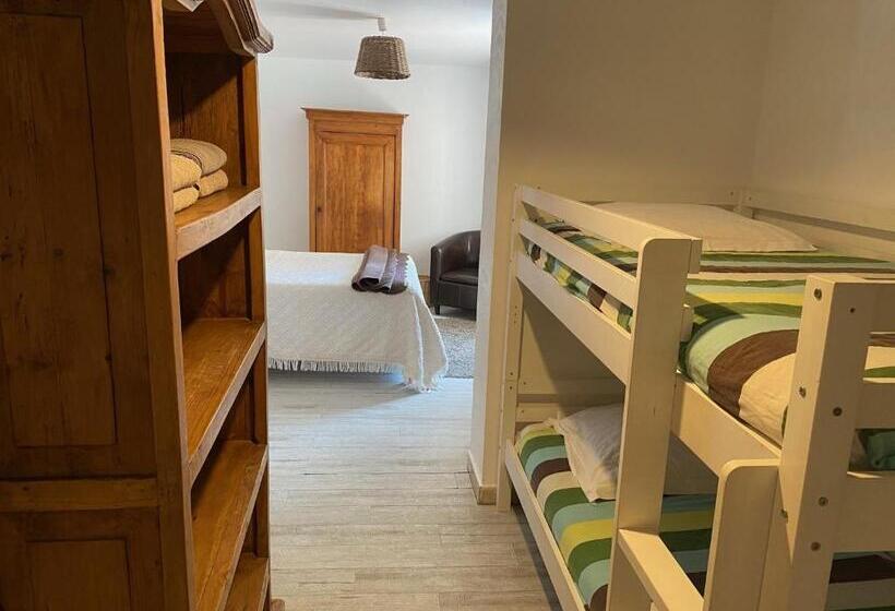 חדר משפחתי, Hôtel Restaurant Le Provençal