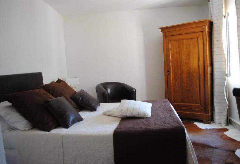 חדר משפחתי, Hôtel Restaurant Le Provençal