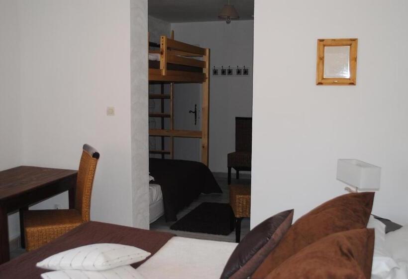 חדר משפחתי, Hôtel Restaurant Le Provençal