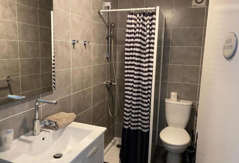 חדר סטנדרט לשלושה, Hôtel Restaurant Le Provençal