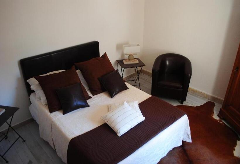 חדר משפחתי, Hôtel Restaurant Le Provençal