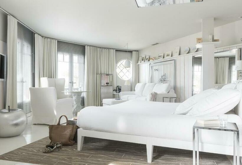 주니어 스위트, La Corniche